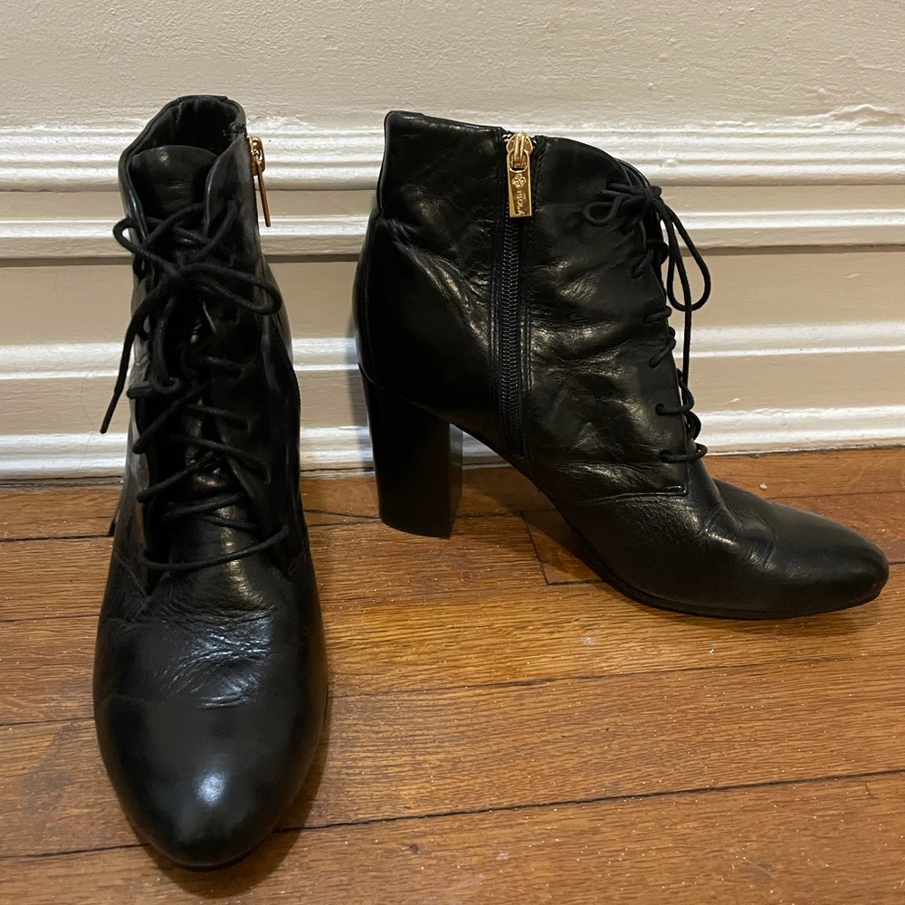 Isola lace up boot - size 8.5